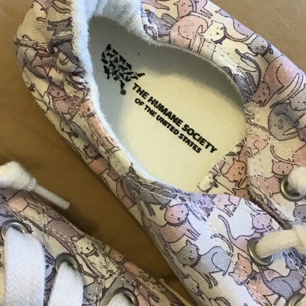 BOB’S CAT MOTIF LOW PROFILE SNEAKERS NEW, 7.5 - Picture 3 of 4